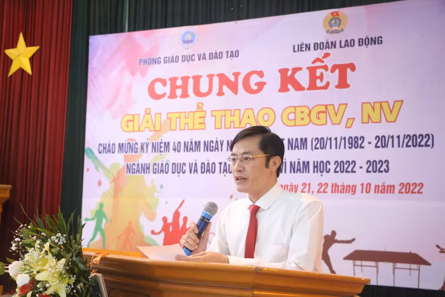 Ông Phùng Ngọc Oanh - Trưởng Phòng GD&amp;ĐT Ba Vì nhấn mạnh về ý nghĩa của giải đấu.