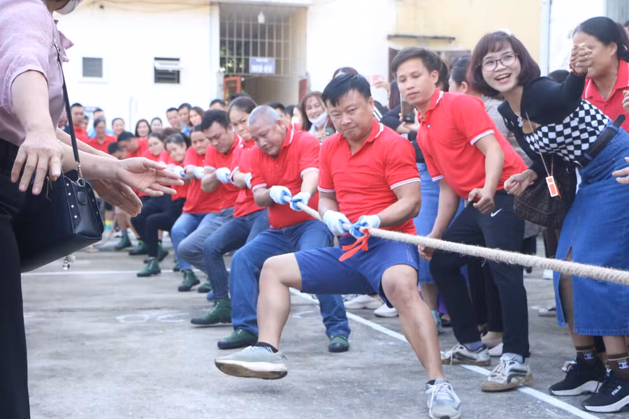 Các vận động viên bộ môn Kéo co luôn nhận được sự cổ vũ nhiệt tình từ khán giả.