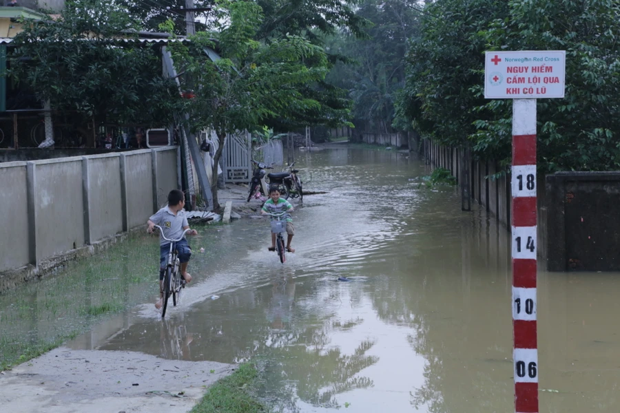 Đảm bảo an toàn, sức khỏe, tính mạng cho học sinh mùa mưa lũ là một trong những yêu cầu cấp bách 