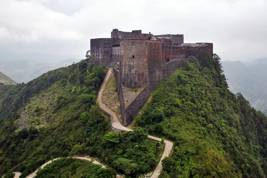 Du ngoạn pháo đài Citadelle Laferriere