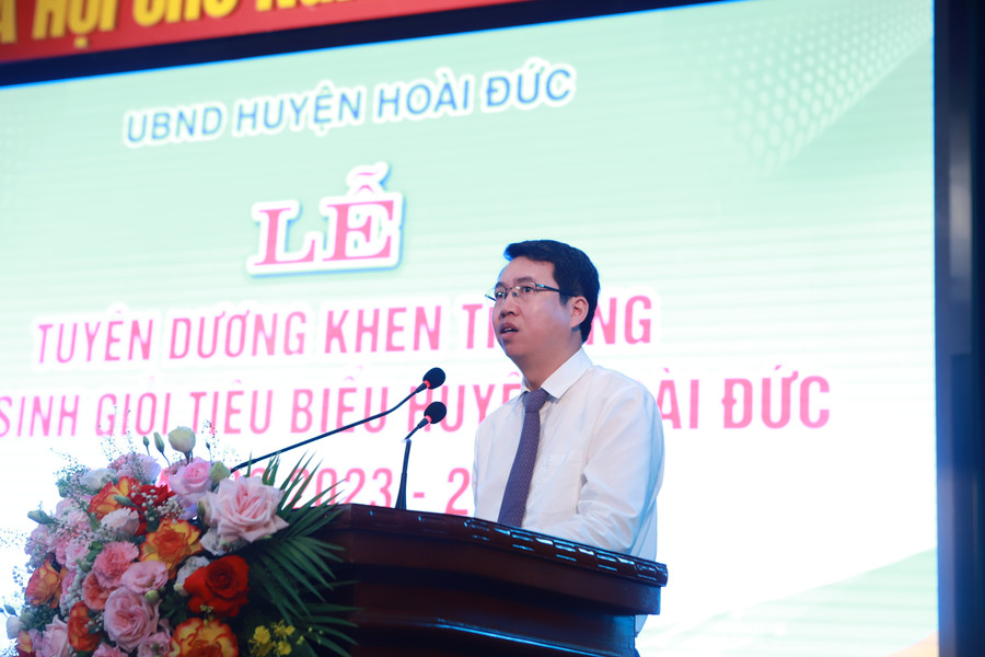 Ông Nguyễn Hoàng Trường - Chủ tịch UBND huyện Hoài Đức phát biểu tại buổi lễ. Ông Nguyễn Hoàng Trường - Chủ tịch UBND huyện Hoài Đức phát biểu tại buổi lễ.