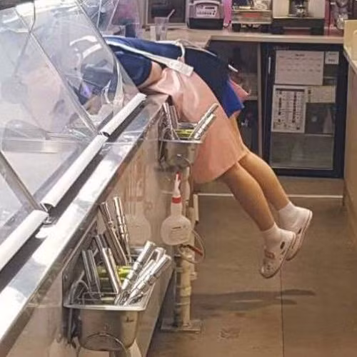 Nỗi khổ của người chân ngắn.