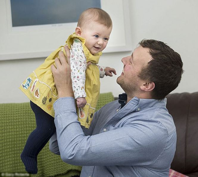 Bé gái sinh ra từ tinh trùng đông lạnh của người bố bị ung thư ảnh 2 tinh trùng đông lạnh - ảnh 2