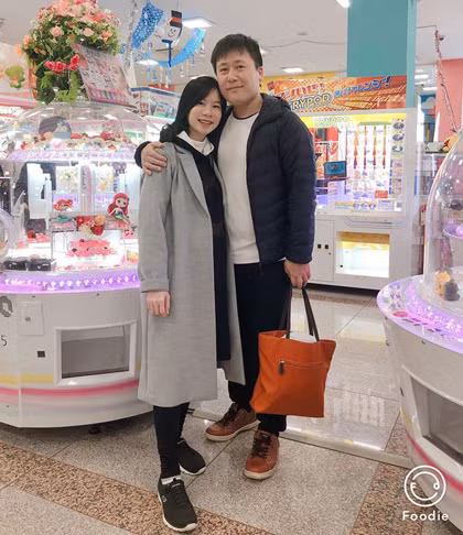 Gia đình chị Thảo - anh Yamada rất ham mê bóng đá, nhiều hôm thức tới sáng để xem.