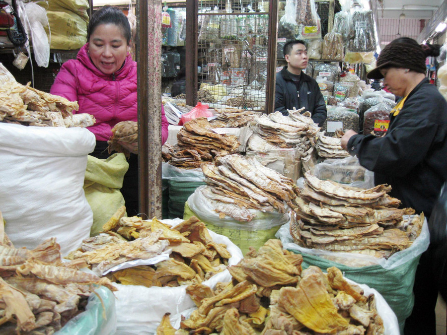 Nhiều người tiêu dùng tỏ ra khá dè dặt khi mua măng khô về sử dụng và thường mua một lượng rất ít tại các cửa hàng quen biết