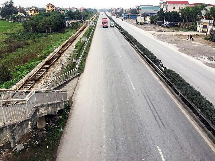 QL5 qua huyện Kim Thành có nhiều đường ngang tiềm ẩn TNGT