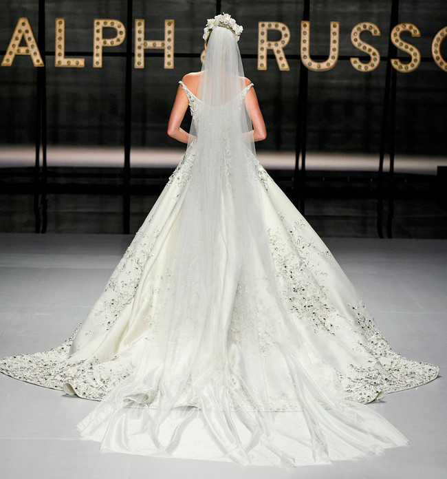 Lộ diện ứng viên váy cưới vạn người mê của năm 2019: đồ Haute Couture xa hoa khó cưỡng, có thể biến mọi cô dâu thành bà hoàng - Ảnh 5. Lộ diện ứng viên váy cưới vạn người mê của năm 2019: đồ Haute Couture xa hoa khó cưỡng, có thể biến mọi cô dâu thành bà hoàng - Ảnh 5.