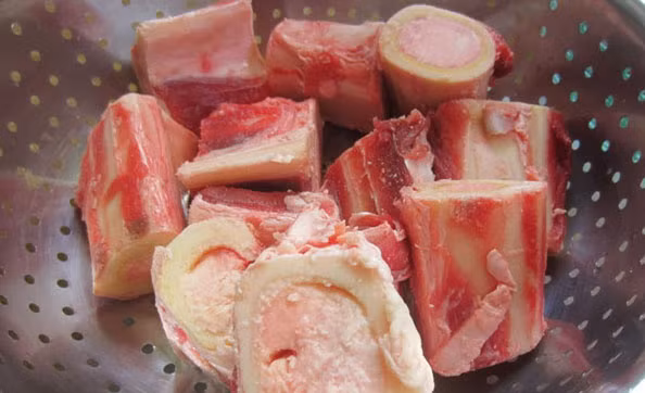 mach ban thu nguyen lieu cho vao nuoc ham xuong de co mau trong vat hinh anh 2