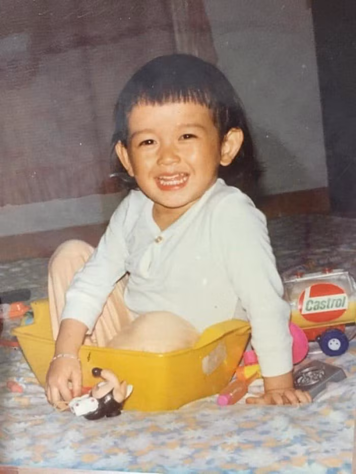 Dân mạng “phát sốt” ảnh "ngày xưa đi học" của Hoa hậu Kỳ Duyên, Á hậu Huyền My ảnh 4