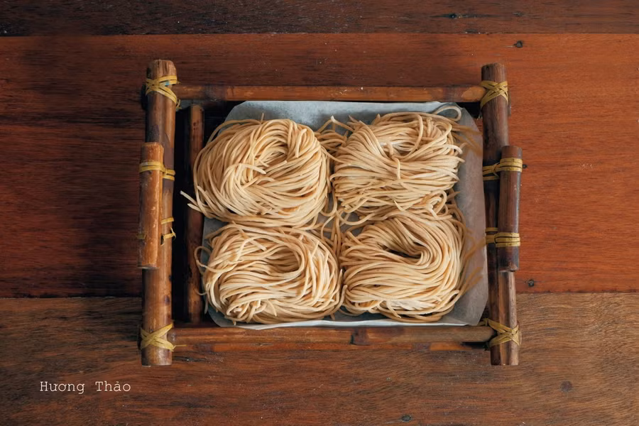 Cách làm mì tươi, lá hoành thánh hương vị đặc biệt tại nhà ảnh 1