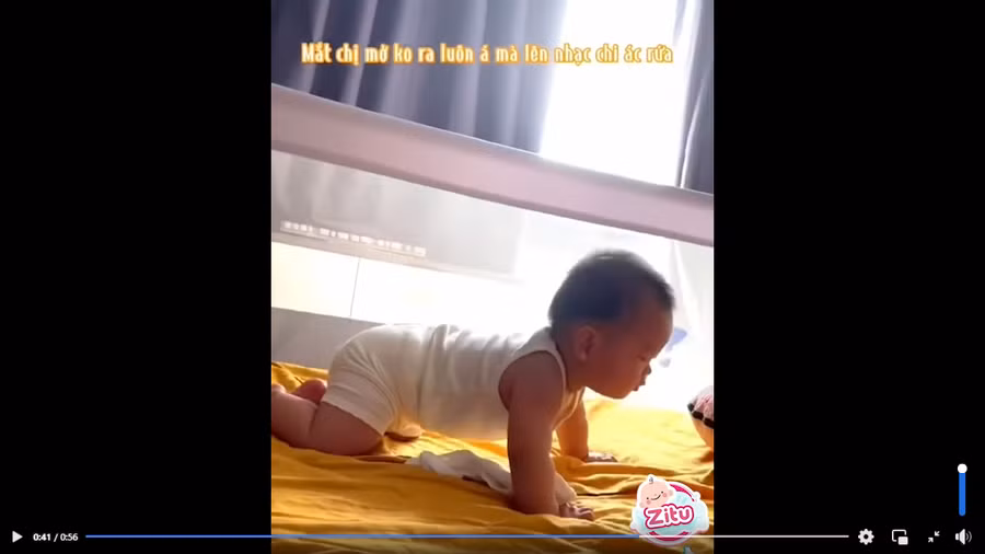 Đang ngủ nướng nghe bài hát yêu thích, em bé phản ứng khiến ai nấy phì cười