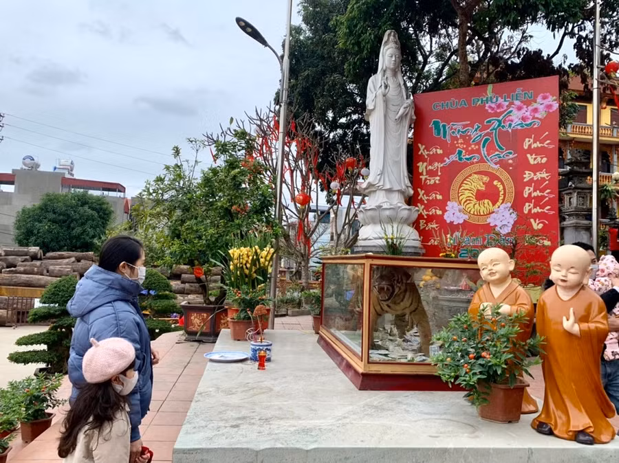 Người dân Thái Nguyên nghiêm chỉnh thực hiện 5k đi lễ chùa đầu năm ảnh 2