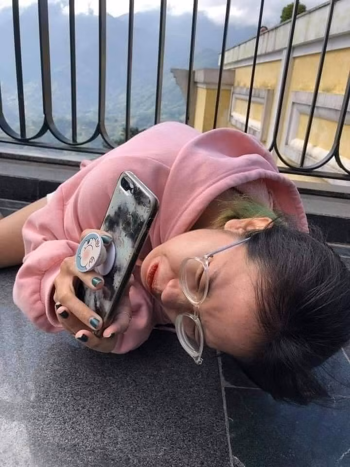 Mình xả thân chụp ảnh cho bạn