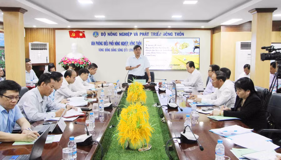 Thứ trưởng Bộ NN&amp;PTNT Trần Thanh Nam phát biểu tại hội thảo.