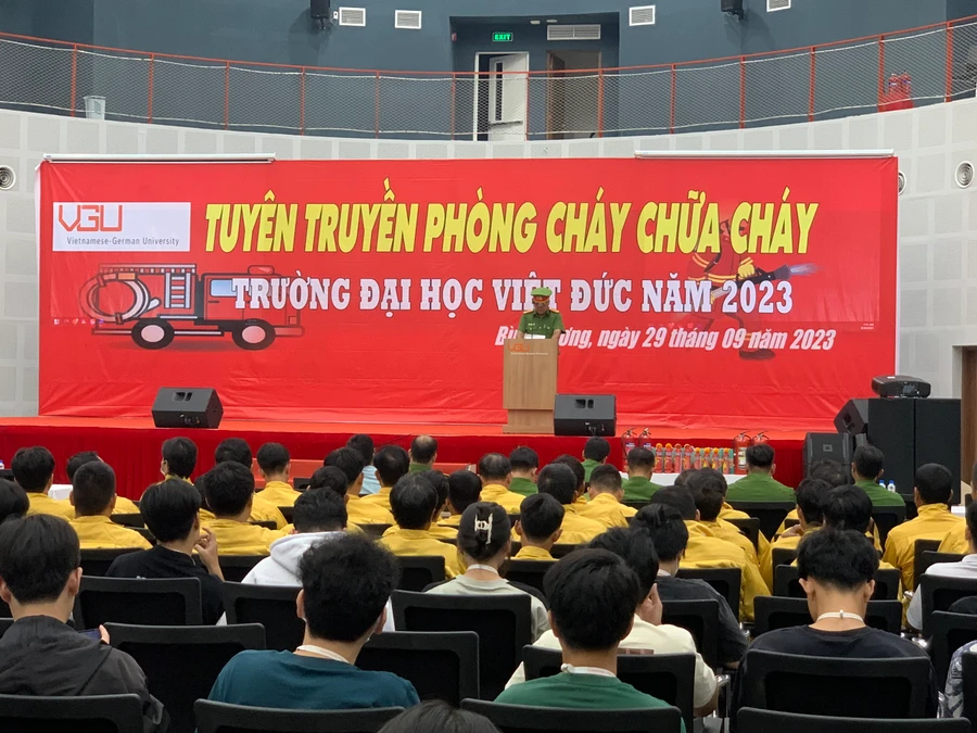 Hội thi ‘Chiến sĩ phòng cháy, chữa cháy năm 2023’ tại Trường Đại học Việt Đức