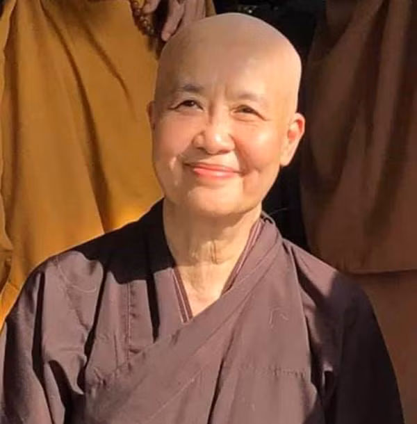 nguyen dzoan cam van: tuoi tho ngheo kho, ca doi vi con, cuoi cung chon xuat gia tim an lac - 11