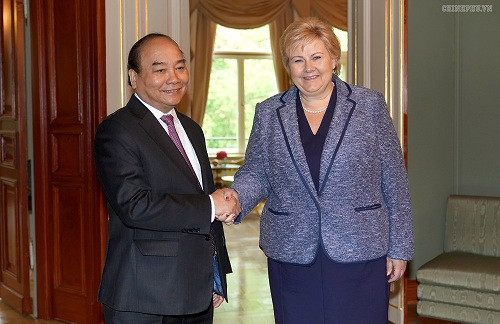 Thủ tướng Nguyễn Xuân Phúc và Thủ tướng Na Uy Erna Solberg - Ảnh: VGP Thủ tướng Nguyễn Xuân Phúc và Thủ tướng Na Uy Erna Solberg - Ảnh: VGP