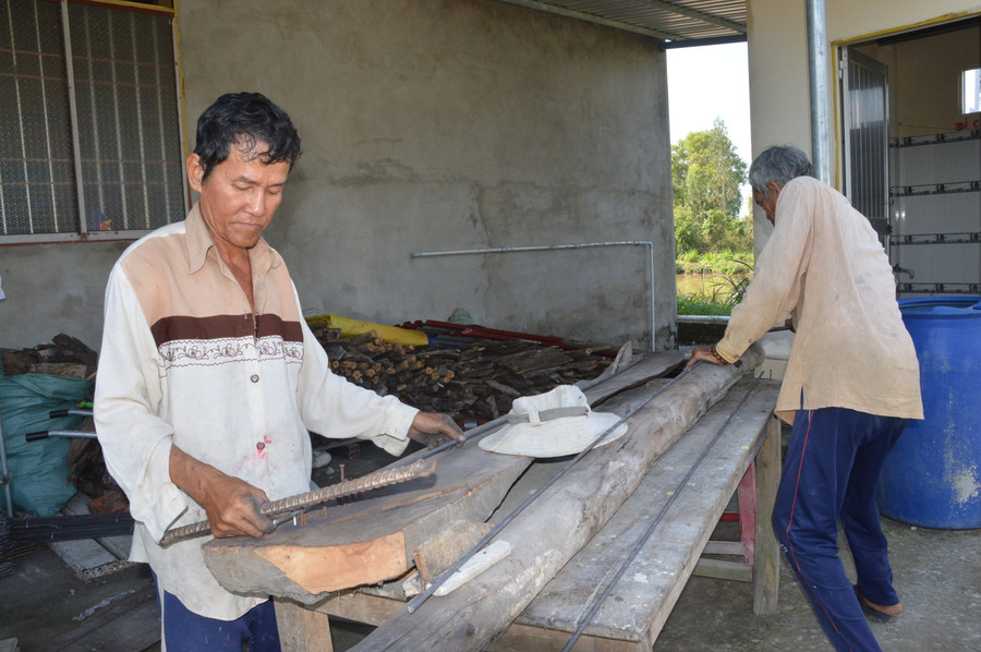 Các lão nông miệt mài