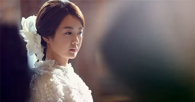 Ngày em lấy chồng, bố mời đến một vị khách khiến đám cưới đang vui vẻ bỗng trở thành cơn ác mộng - Ảnh 2.