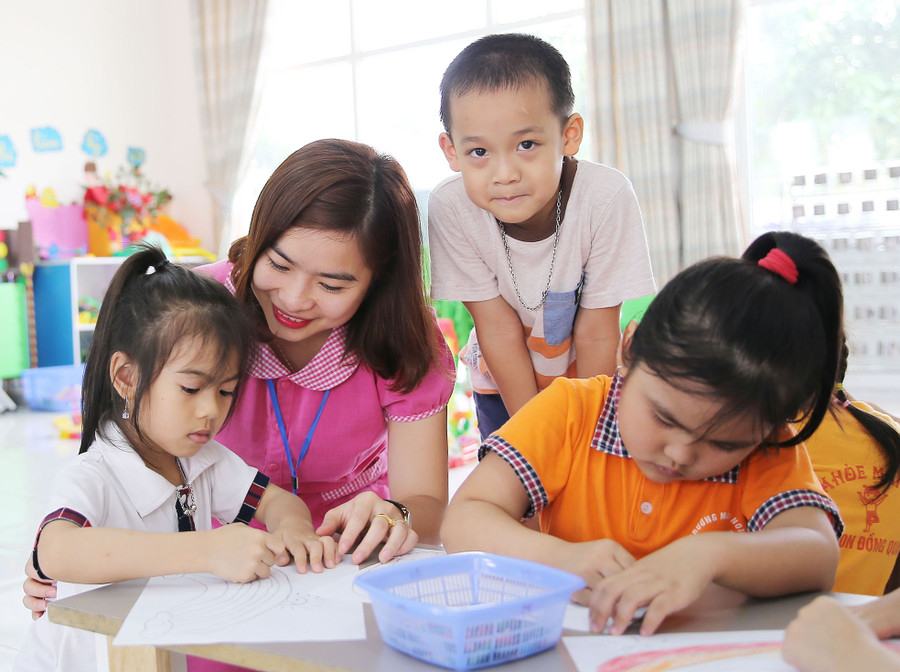 Cần có cơ chế phù hợp để khuyến khích các giáo viên trẻ thêm yêu nghề. Ảnh: Thế Đại Cần có cơ chế phù hợp để khuyến khích các giáo viên trẻ thêm yêu nghề. Ảnh: Thế Đại