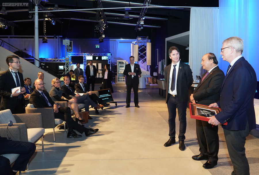 Thủ tướng Nguyễn Xuân Phúc phát biểu nhân dịp thăm Tập đoàn Ericsson. Ảnh: VGP/Quang Hiếu Thủ tướng Nguyễn Xuân Phúc phát biểu nhân dịp thăm Tập đoàn Ericsson. Ảnh: VGP/Quang Hiếu