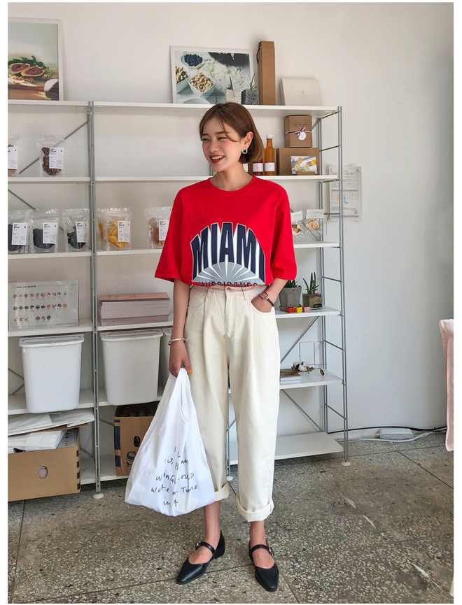 2 kiểu áo phông đơn giản mặc lên dễ đẹp để các nàng luôn trẻ trung, năng động ảnh 8 2 kiểu áo phông đơn giản mặc lên dễ đẹp để các nàng luôn trẻ trung, năng động ảnh 8