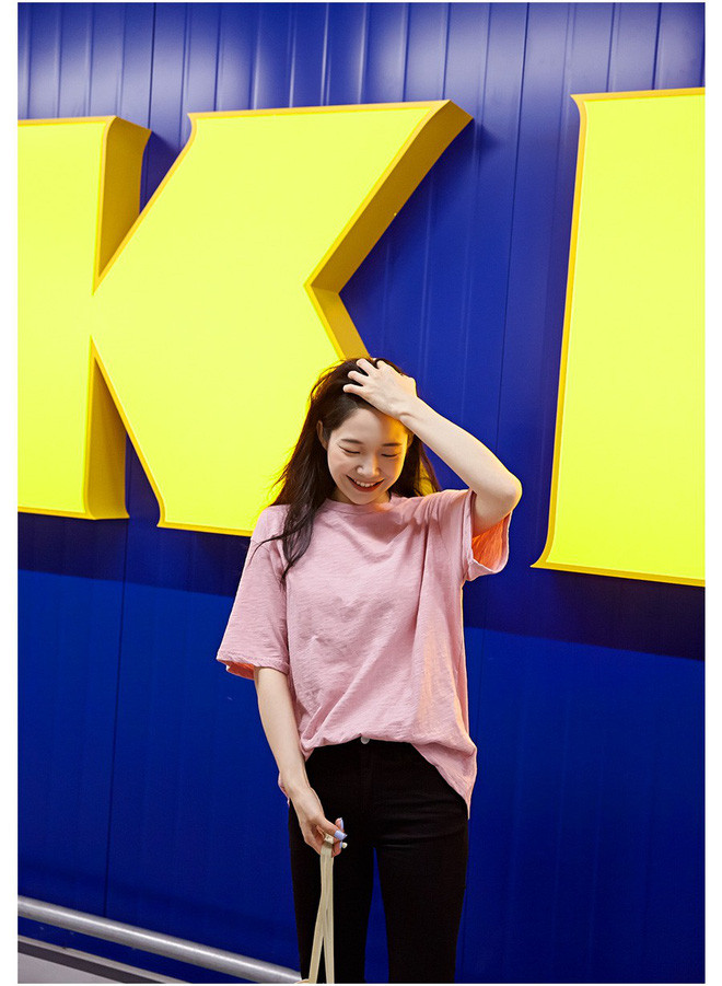 2 kiểu áo phông đơn giản mặc lên dễ đẹp để các nàng luôn trẻ trung, năng động ảnh 10 2 kiểu áo phông đơn giản mặc lên dễ đẹp để các nàng luôn trẻ trung, năng động ảnh 10