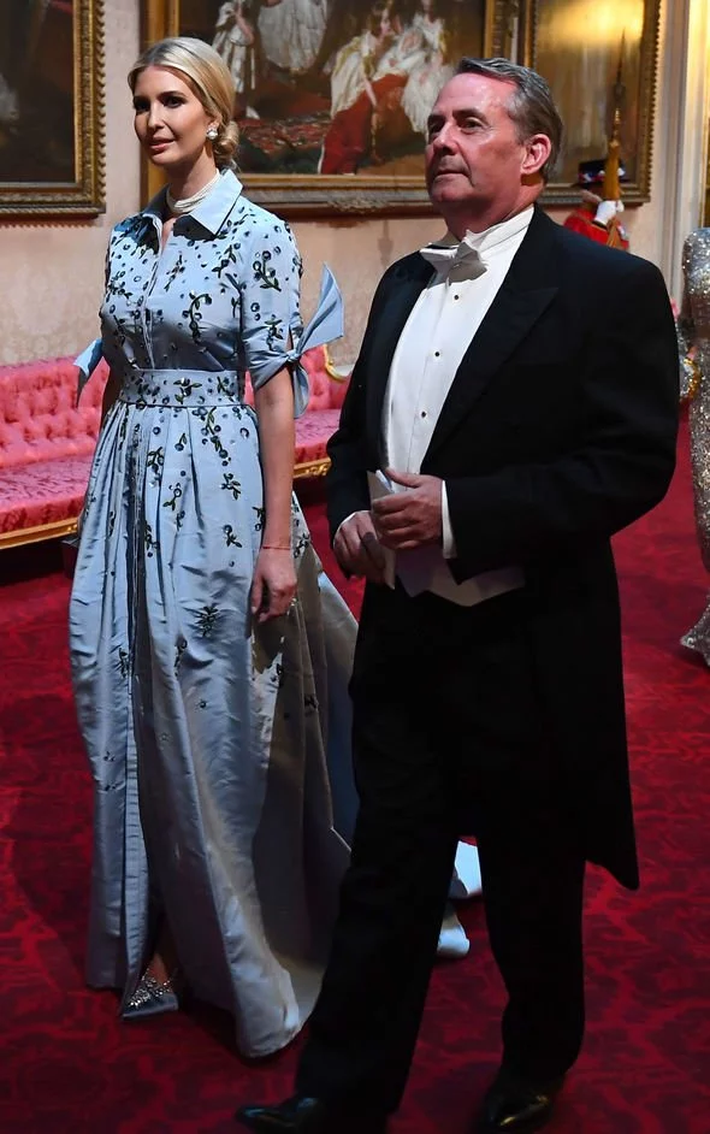 Lấn át cả công nương Kate, xa xỉ không thua gì phu nhân Melania Trump, ái nữ nhà Trump khiến cả thế giới hết lời khen ngợi trước gu thời trang tinh tế của mình - Ảnh 7. Lấn át cả công nương Kate, xa xỉ không thua gì phu nhân Melania Trump, ái nữ nhà Trump khiến cả thế giới hết lời khen ngợi trước gu thời trang tinh tế của mình - Ảnh 7.