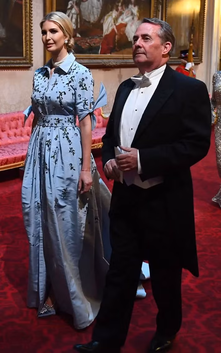 Lấn át cả công nương Kate, xa xỉ không thua gì phu nhân Melania Trump, ái nữ nhà Trump khiến cả thế giới hết lời khen ngợi trước gu thời trang tinh tế của mình - Ảnh 7. Lấn át cả công nương Kate, xa xỉ không thua gì phu nhân Melania Trump, ái nữ nhà Trump khiến cả thế giới hết lời khen ngợi trước gu thời trang tinh tế của mình - Ảnh 7.