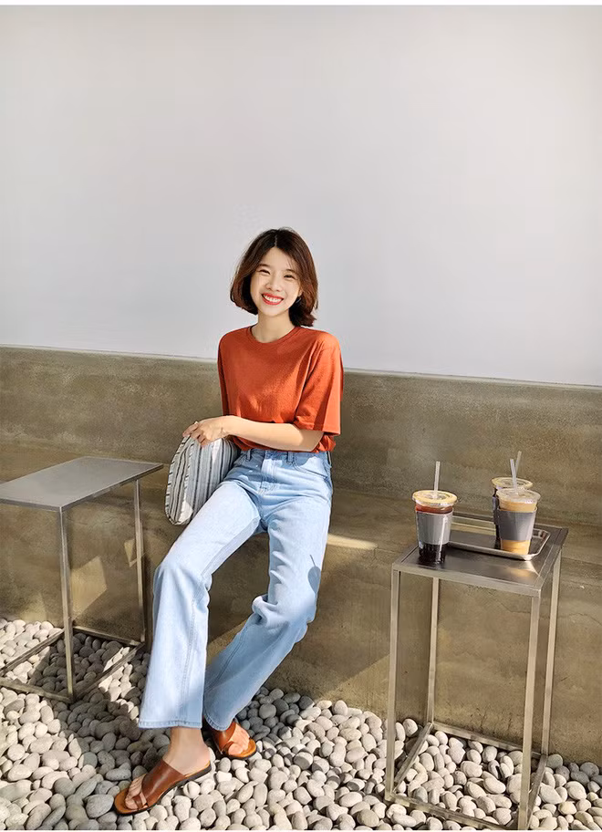 2 kiểu áo phông đơn giản mặc lên dễ đẹp để các nàng luôn trẻ trung, năng động ảnh 6 2 kiểu áo phông đơn giản mặc lên dễ đẹp để các nàng luôn trẻ trung, năng động ảnh 6