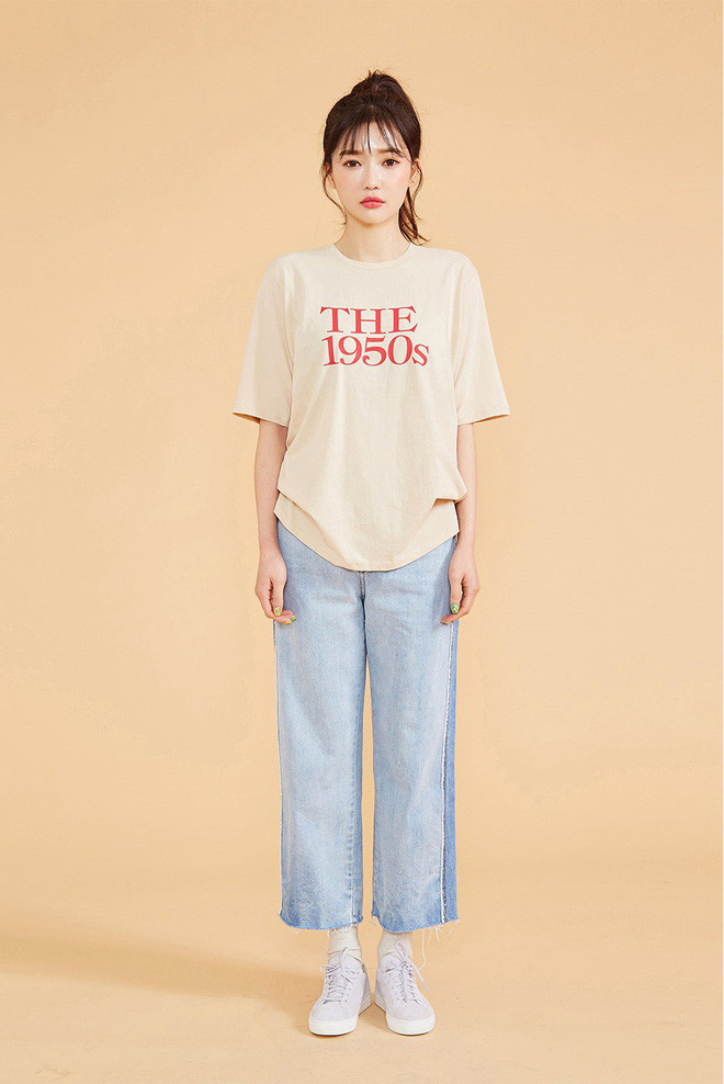 2 kiểu áo phông đơn giản mặc lên dễ đẹp để các nàng luôn trẻ trung, năng động ảnh 7 2 kiểu áo phông đơn giản mặc lên dễ đẹp để các nàng luôn trẻ trung, năng động ảnh 7