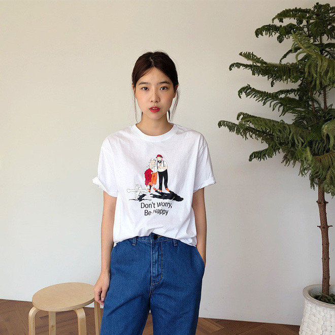 2 kiểu áo phông đơn giản mặc lên dễ đẹp để các nàng luôn trẻ trung, năng động ảnh 1 2 kiểu áo phông đơn giản mặc lên dễ đẹp để các nàng luôn trẻ trung, năng động ảnh 1