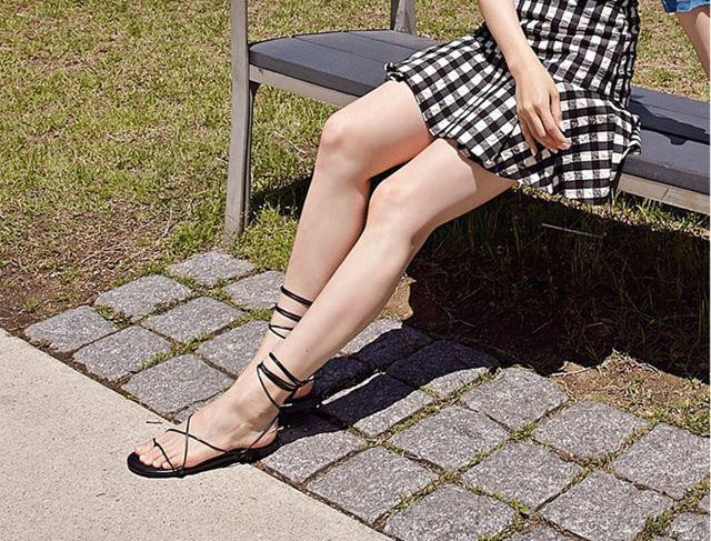 Nếu bạn sành thời trang nhất định phải sắm những đôi sandal đang gây sốt này ảnh 8 Nếu bạn sành thời trang nhất định phải sắm những đôi sandal đang gây sốt này ảnh 8