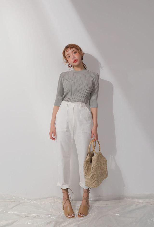 Nếu bạn sành thời trang nhất định phải sắm những đôi sandal đang gây sốt này ảnh 14 Nếu bạn sành thời trang nhất định phải sắm những đôi sandal đang gây sốt này ảnh 14