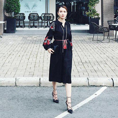 Nếu bạn sành thời trang nhất định phải sắm những đôi sandal đang gây sốt này ảnh 16 giay sandal dang gay sot nhung ngay he, neu ban sanh thoi trang nhat dinh phai sam vai doi - 16