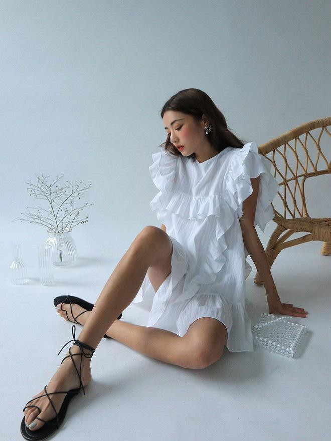 Nếu bạn sành thời trang nhất định phải sắm những đôi sandal đang gây sốt này ảnh 9 Nếu bạn sành thời trang nhất định phải sắm những đôi sandal đang gây sốt này ảnh 9