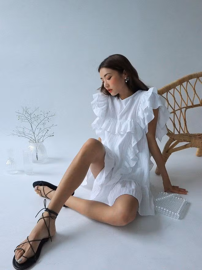 Nếu bạn sành thời trang nhất định phải sắm những đôi sandal đang gây sốt này ảnh 9