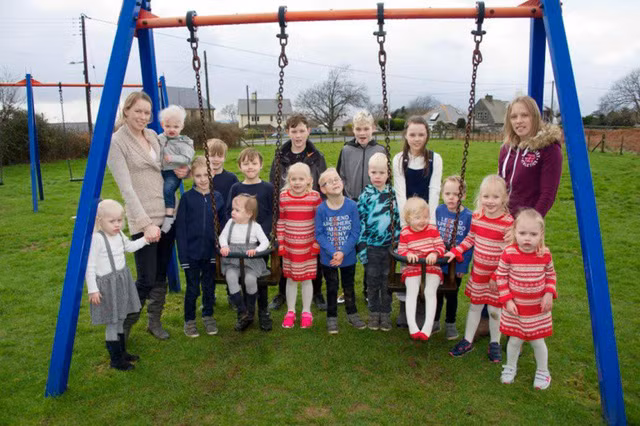 Cả hai bà mẹ đều thất nghiệp và sống bằng tiền trợ cấp của chính phủ