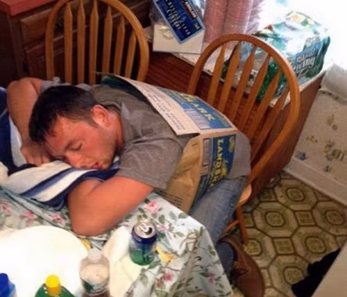 "Không say là không về" nhưng say rồi thì cũng chẳng về được. Không say là không về nhưng say rồi thì cũng chẳng về được.