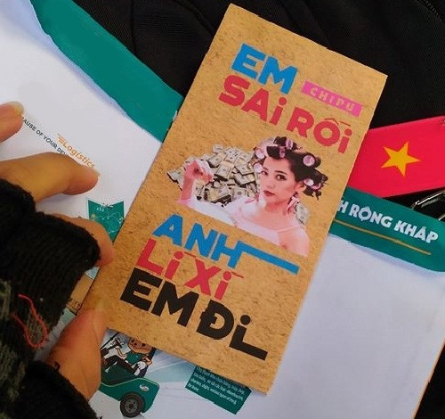 Bài hát của Chi Pu cũng trở thành nguồn cảm hứng cho những nhà thiết kế bao lì xì. Bài hát của Chi Pu cũng trở thành nguồn cảm hứng cho những nhà thiết kế bao lì xì.