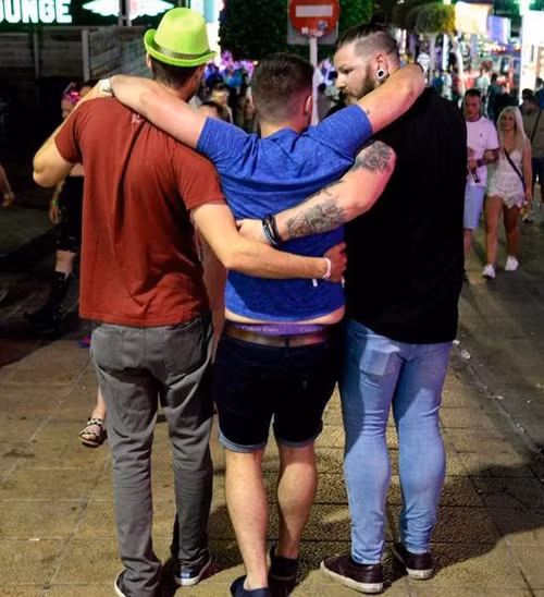 Ô hay, tất niên chưa xong mà đã đi về là sao? Ô hay, tất niên chưa xong mà đã đi về là sao?