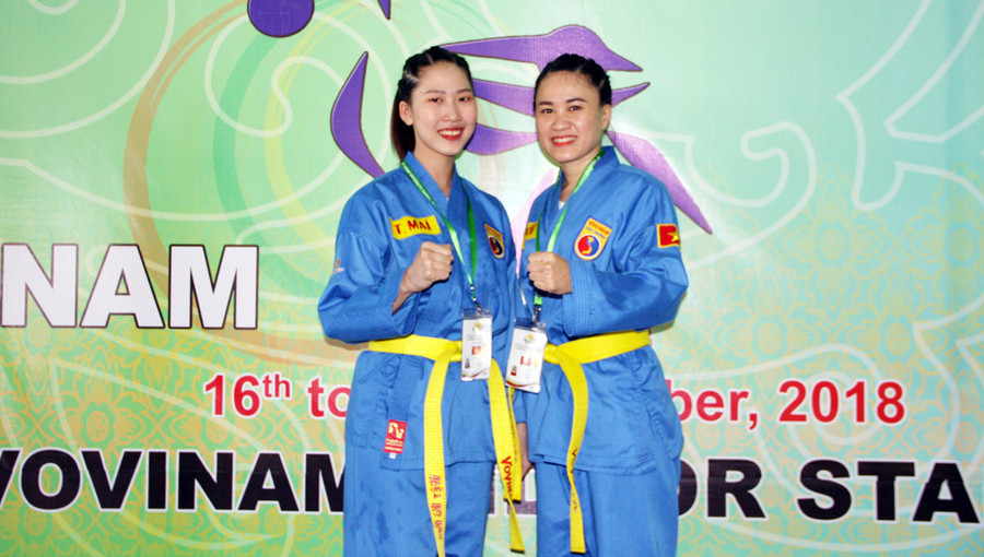 Nguyễn Thị Tuyết Mai và Lâm Thị Lời - huy chương vàng nội dung quyền song luyện kiếm