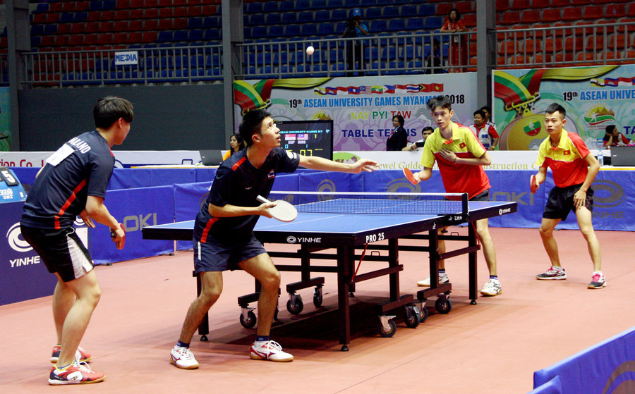 Một pha bóng trong trận chung kết gặp Thái Lan