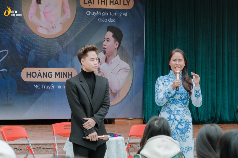 Chuyên gia Lại Thị Hải Lý và MC Hoàng Minh Chuyên gia Lại Thị Hải Lý và MC Hoàng Minh