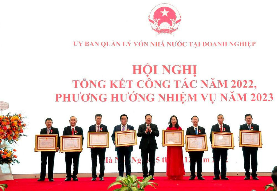 Các cá nhân vinh dự nhận Huân chương Lao động