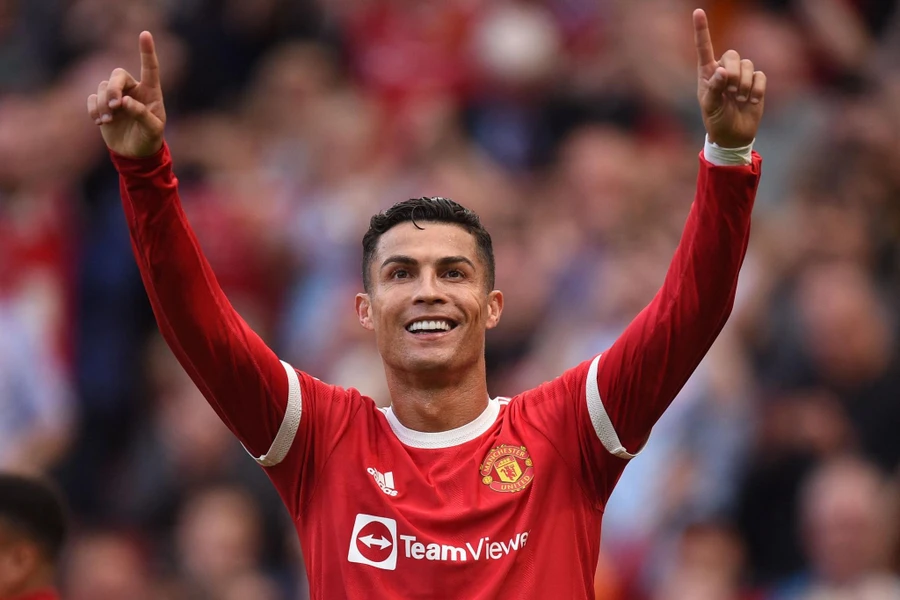 Chỉ trong vòng 1 tháng, Man united mất đi hai nguồn thu kinh tế lớn nhất của mình là Teamviewer và Cristiano Ronaldo. 