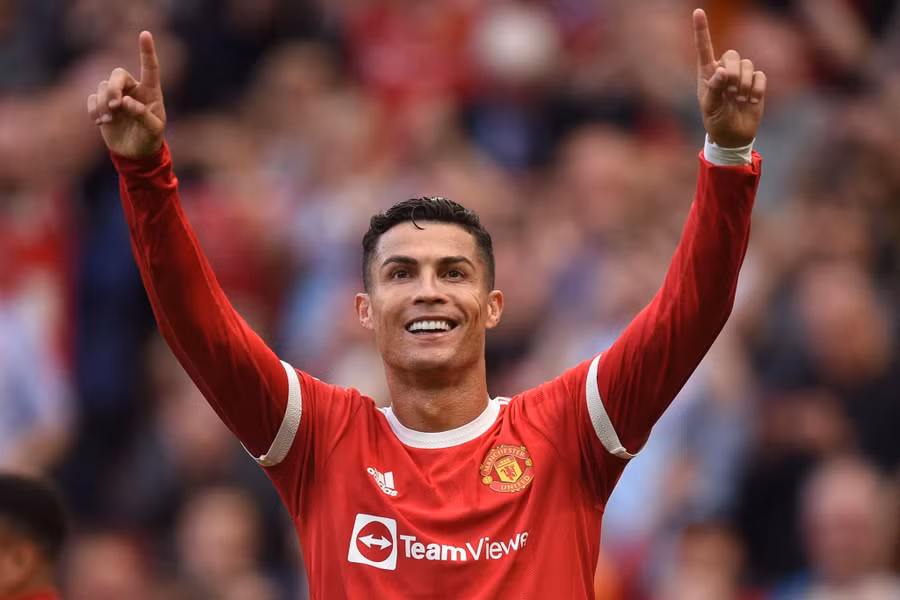 Chỉ trong vòng 1 tháng, Man united mất đi hai nguồn thu kinh tế lớn nhất của mình là Teamviewer và Cristiano Ronaldo. 