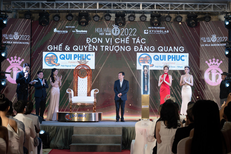 Ghế đăng quang cũng được công bố trong sự kiện. Ghế đăng quang cũng được công bố trong sự kiện.