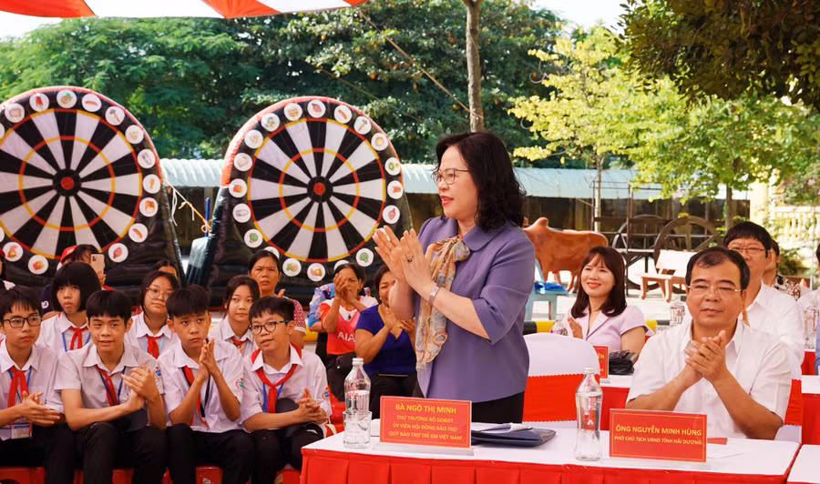 Cùng dự với Thứ trưởng Ngô Thị Minh còn có lãnh đạo UBND tỉnh Hải Dương và một số ban ngành.