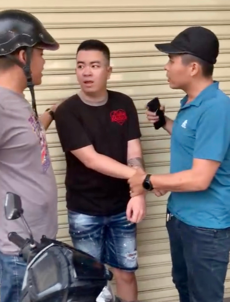 Quân thời điểm bị bắt giữ. Quân thời điểm bị bắt giữ.